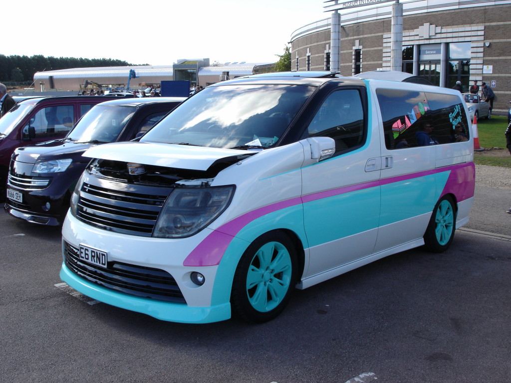 Picture of a Nissan Elgrand