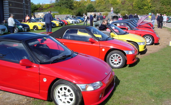 Picture of several Honda Beat kei cars