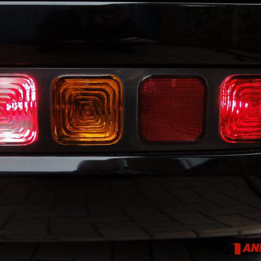 Picture of a rear fog light on a Nissan Cubic