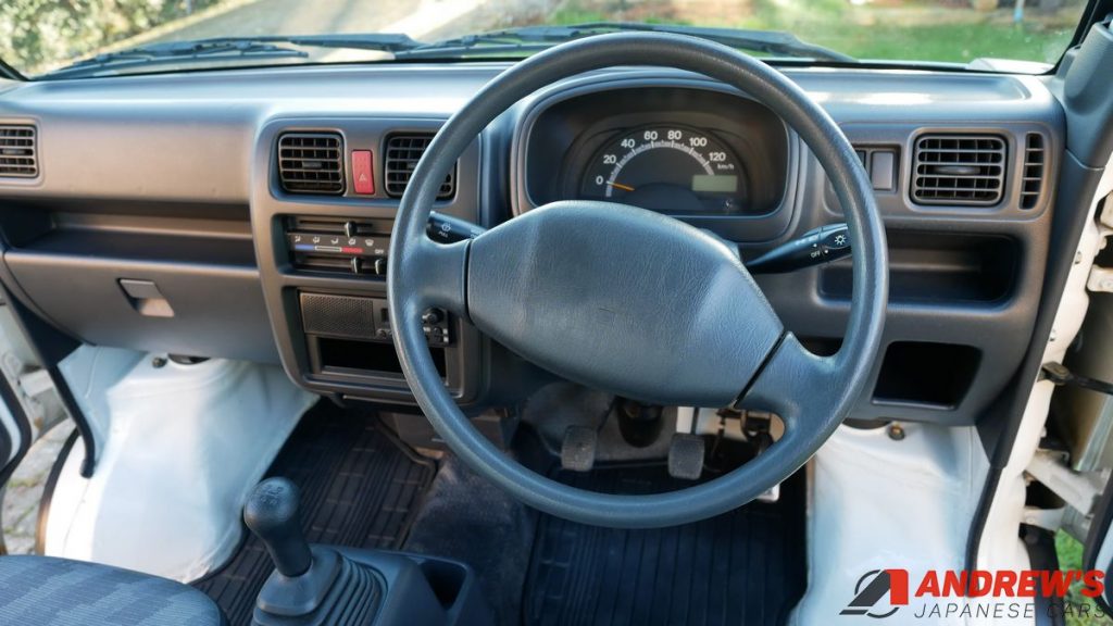 Picture of Suzuki Carry steering wheel and dashboard