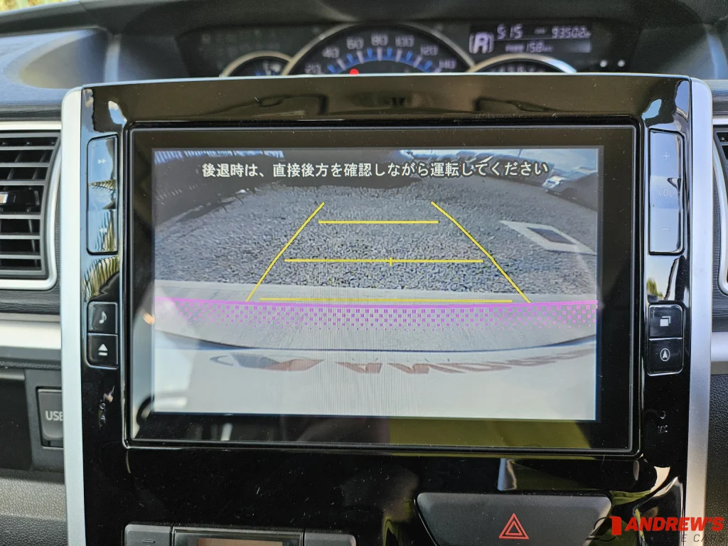 Picture showing a 2014 Daihatsu Tanto reversing camera screen